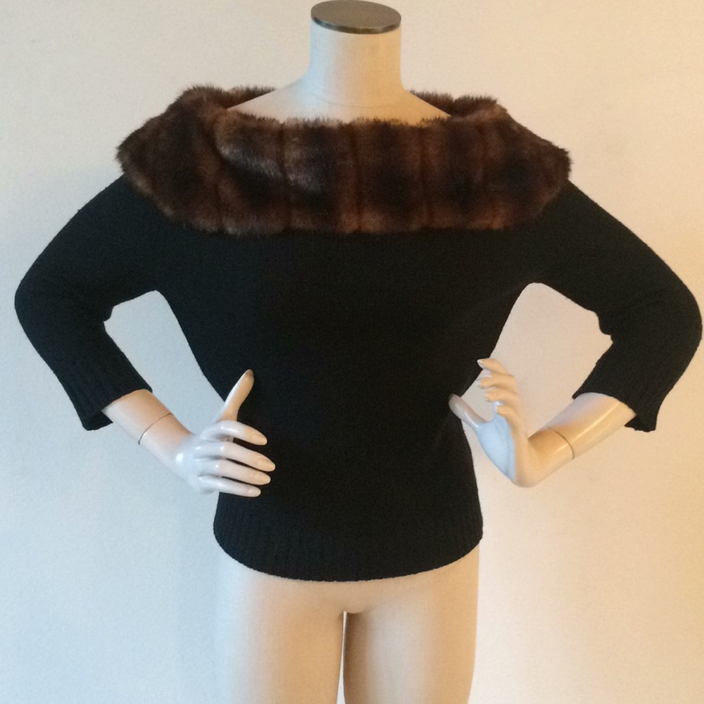 Saks Fifth Avenue sweater - Picture 2 of 8